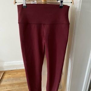 Alo Yoga burgundy leggings M
